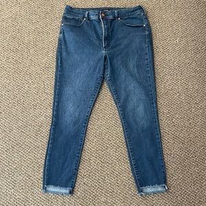 Final Price 🔥 Skinny High Rise Jeans - Distressed bottoms